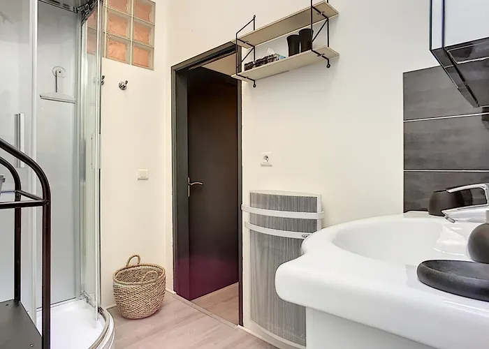 Cours Massena On Marché Provencal