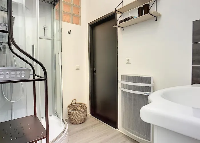 Apartment Cours Massena On Marche Provencal