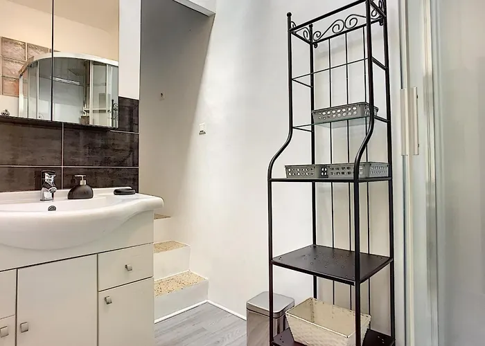 Apartment Cours Massena On Marche Provencal