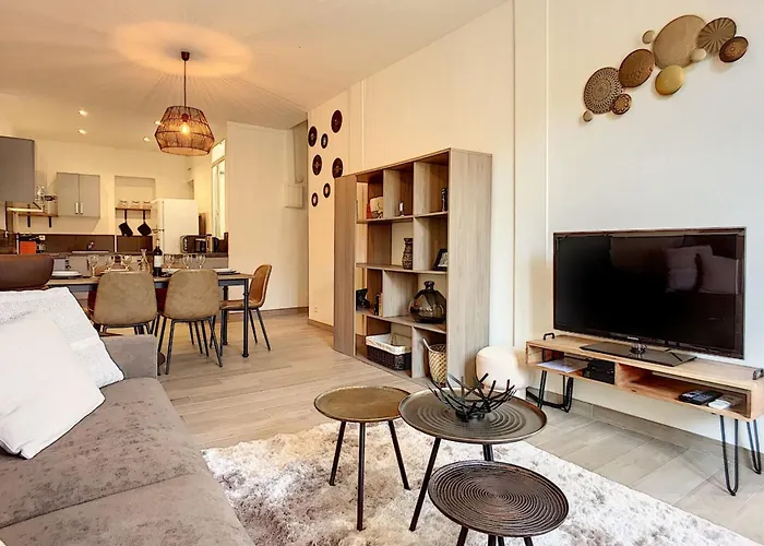 Cours Massena On Marche Provencal